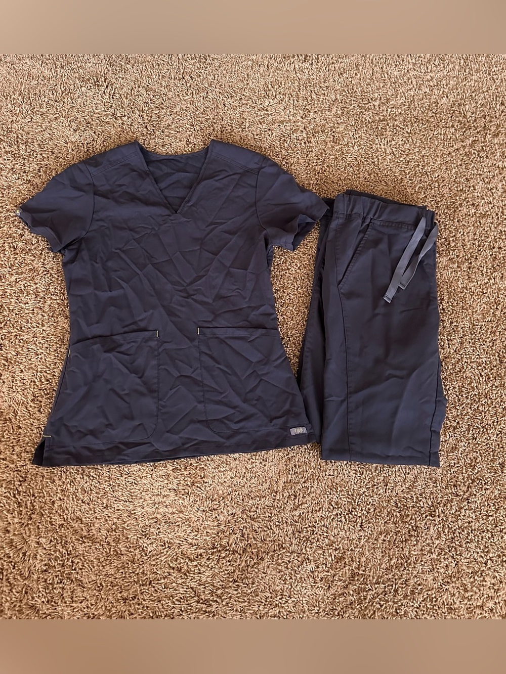 HTF Retired Charcoal Grey Figs Scrub Set XXS - Picture 8 of 12